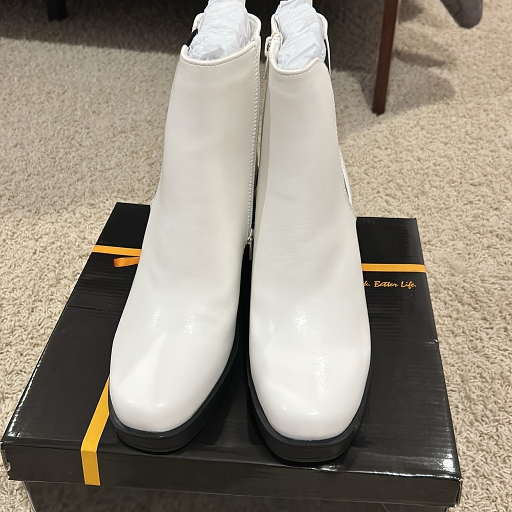 SHEIN black and white boots, size 7. - Picture 3 of 4